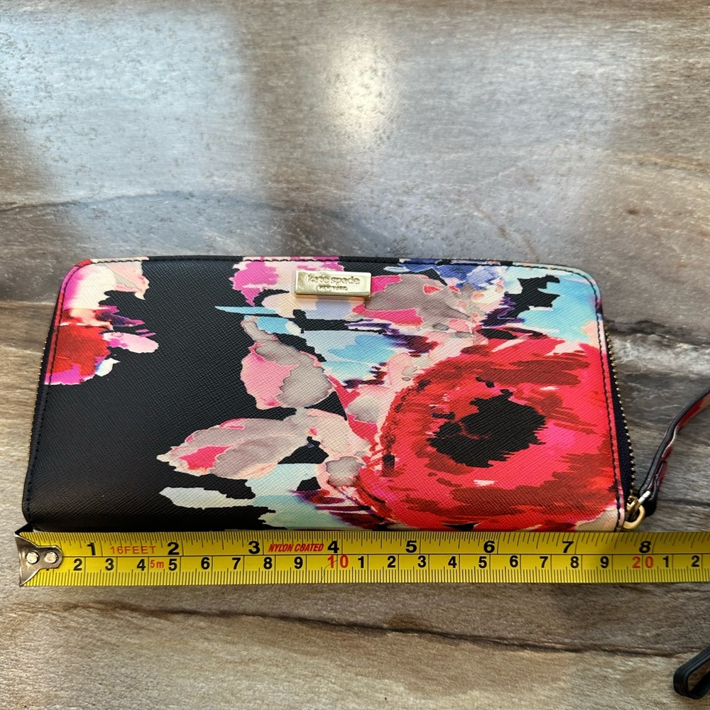 KATE SPADE • Large Wallet - Picture 5 of 7